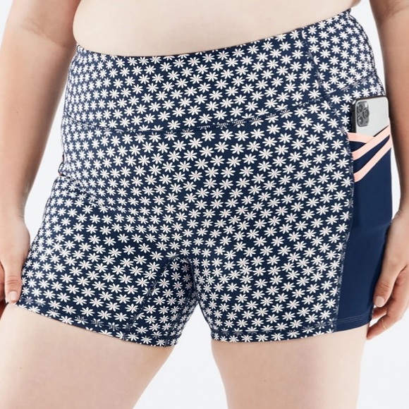 Fabletics Size XXL Trinity Mid Rise Pocket Short 5" NWT - Picture 5 of 10